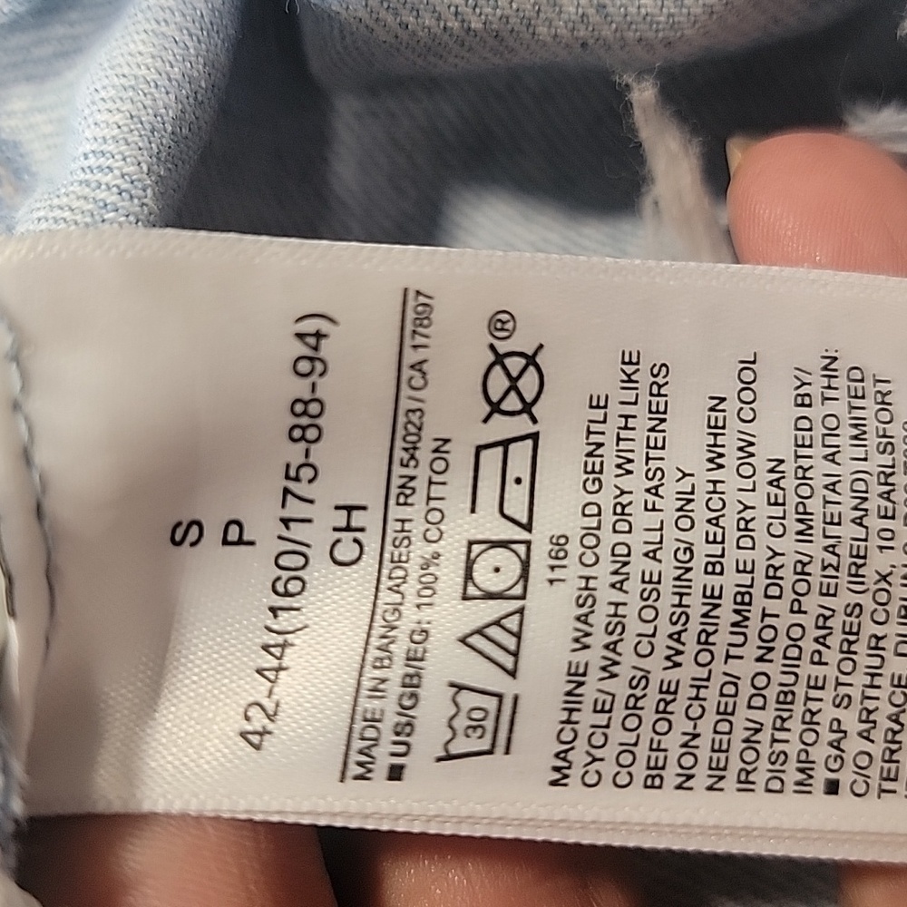 Gap Size S Light Wash Shortall, Light Destroyed, Excellent Used Condition - Picture 9 of 10